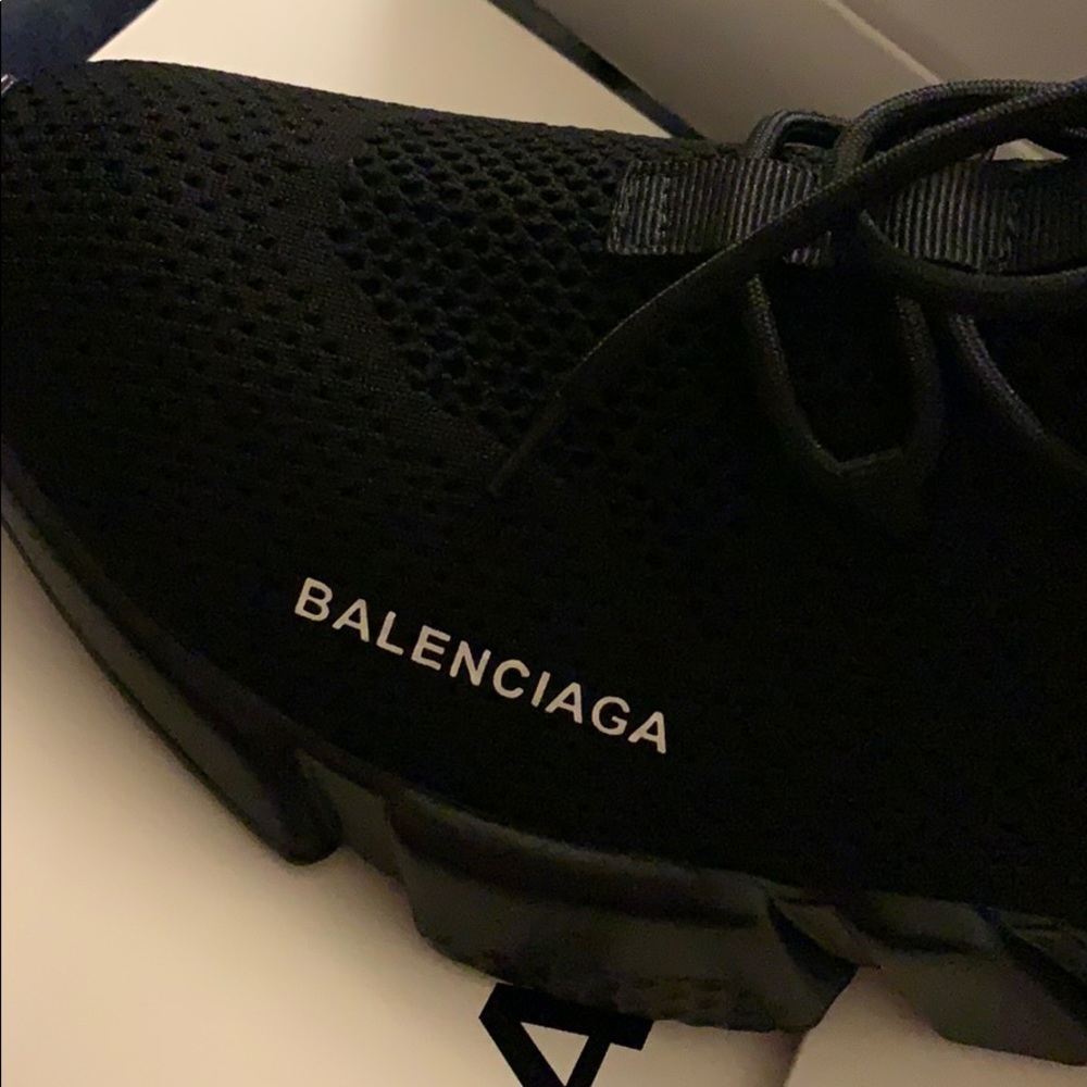 Balenciaga shoes with laces - Picture 2 of 3
